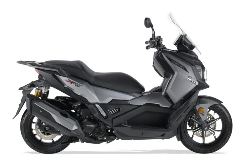 Alternative view of RIEJU X-OVER 125